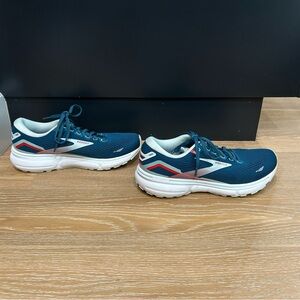 Brooks Ghost 15 women’s size 8.5